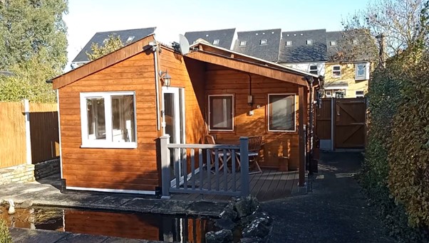 Front of Astoria Lodge
